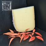 L'Abbaye de Belloc est fromage de brebis fabriqué à Urt dense et fondant avec des saveurs subtile !