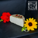 Brebis Corse - "Saveurs du Maquis" est un fromage corse, il s'agit d'un fromage de brebis frais et roulé dans les herbes du maquis.