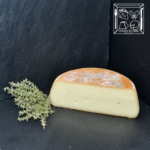 Tomette du Larzac, fromage de brebis moelleux sans être coulant au lait thermisé.