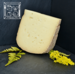 Sotch, tomme de brebis est un fromage d'Aveyron fabriqué par notre producteur de Roquefort la maison Vernières !