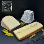 Ce Plateau 3 fromages 3 laits montre un fromage au lait de brebis, un fromage au lait de vache et un fromage au lait de chèvre.