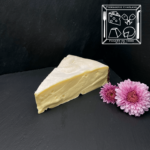 Ce Vacherin Mont d'or - Coupe est fromage de saison froide, il s'agit d'un fromage à la texture crémeuse voir coulante avec des arômes présent mais sans la puissance d'un fromage comme le Brie de Meaux...